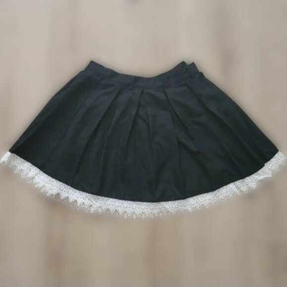 Hot Topic Gothic Lace Mini Skirt - Picture 1 of 3